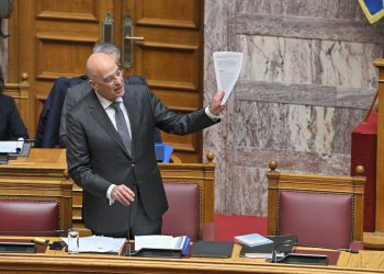 Βουλή: Γαλάζια πυρά κατά του νομοσχεδίου Δένδια για τις Ένοπλες Δυνάμεις