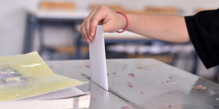 Δημοσκόπηση Interview: «Αξιωματική αντιπολίτευση» η Καρυστιανού – Ποιους αφήνει εκτός Βουλής