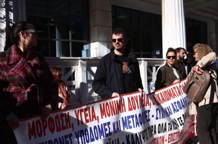 Ο ΟΟΣΑ ανοίγει τον ασκό του Αιόλου: Να συνδεθεί η αξιολόγηση των εκπαιδευτικών με τη σταδιοδρομία τους