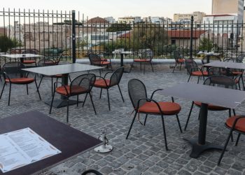 Χριστούγεννα με «άδειες τσέπες» για χιλιάδες εργαζόμενους σε τουρισμό και εστίαση