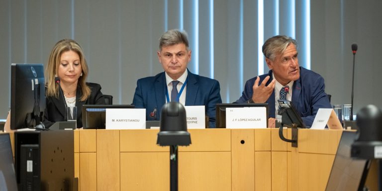 Φαραντούρης για τη διαγραφή του: Έκθετος ο Σωκράτης Φάμελλος