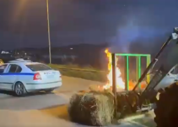 Μπλόκα: Ένταση με την αστυνομία σε Θήβα και Μπράλο – «Μην γράφεις χαφιέ»! (βίντεο)