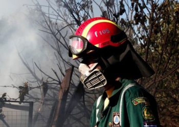 Φωτιά στη Θεσσαλονίκη: Αποθήκη κάηκε ολοσχερώς τα ξημερώματα