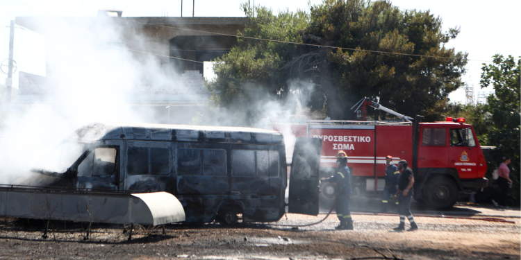 Φωτιά στον Ασπρόπυργο – Κοντά στον προαστιακό