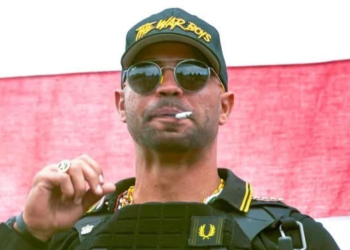 Ακροδεξιοί και συνωμοσιολόγοι στις τάξεις του ICE (βίντεο)