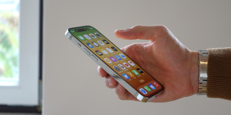Στα ακριβά smartphones στρέφονται οι καταναλωτές παγκοσμίως