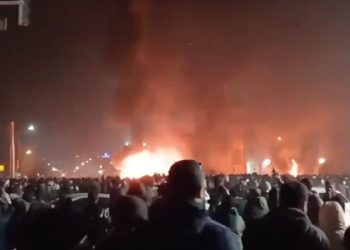 Ιράν: Κλιμακώνεται η λαϊκή εξέγερση παρά το μπλακάουτ στο διαδίκτυο (βίντεο)