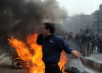 Ιράν: Με αμείωτη ένταση συνεχίζονται οι διαδηλώσεις για την ακρίβεια (βίντεο)