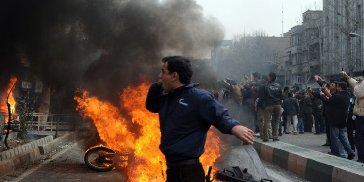 Ιράν: Με αμείωτη ένταση συνεχίζονται οι διαδηλώσεις για την ακρίβεια (βίντεο)