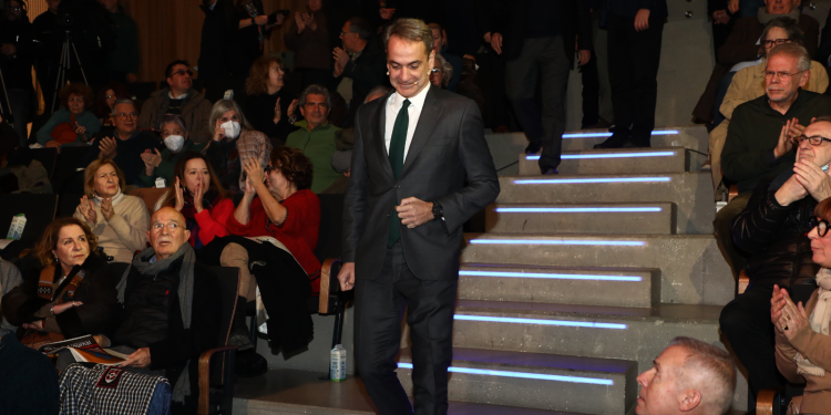 Ώρα μηδέν στο Νταβός για τον Μητσοτάκη, θα ενδώσει στις πιέσεις Τραμπ;