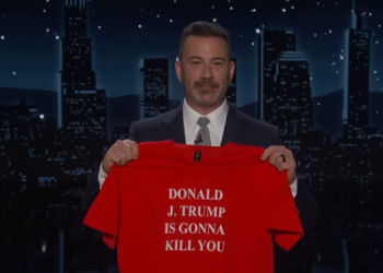 Τζίμι Κίμελ: Εμφανίστηκε με μπλούζα «ο Τραμπ θα σε σκοτώσει» (βίντεο)