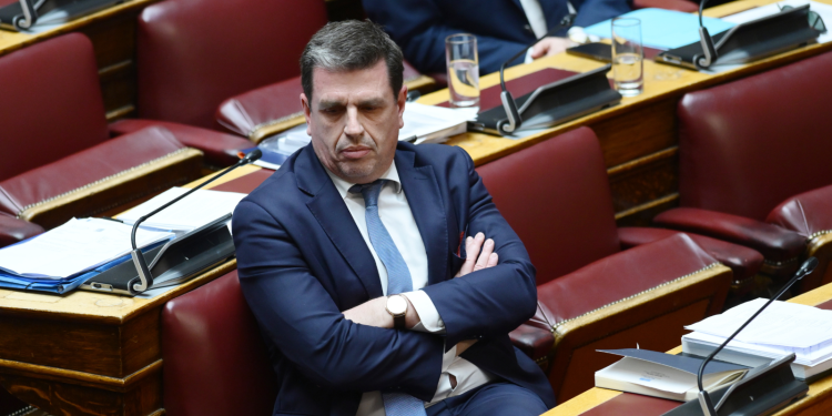 Βουλή: Σεξιστική επίθεση Καιρίδη σε Κωνσταντοπούλου και άδειασμα από Δένδια (βίντεο)