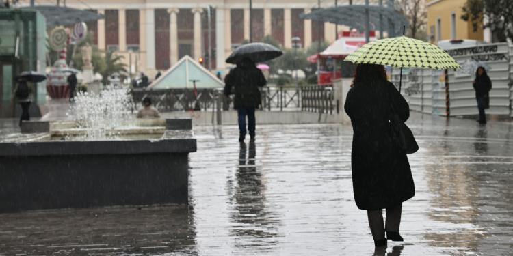 Ξεκίνησε η επέλαση της Kristin – Ισχυρή καταιγίδα τώρα στην Αττική (βίντεο)