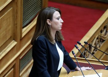 Ο Φάμελλος δείχνει την έξοδο στην Κασιμάτη