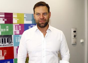 Ξέφυγε ο Κασσελάκης: Ζητά χτύπημα στα διυλιστήρια του Ιράν – Πιο δεξιά και από τον Τραμπ για τη Βενεζουέλα