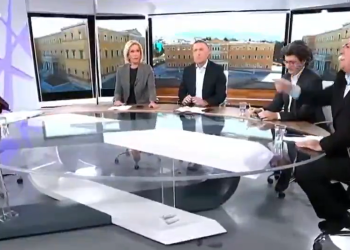 Ο Κατσώτης άφησε άφωνη τη Βούλτεψη: «Εσείς δεν πήγατε τη μάνα σας στην ΕΣΣΔ να γίνει καλά;» (βίντεο)