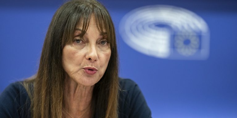 Άμεση λήψη μέτρων για τη συνδεσιμότητα των νησιών ζητά η Ελενα Κουντουρά