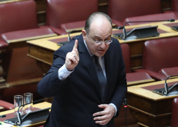 Παρεκτροπή Λαζαρίδη στη Βουλή :«το ΠΑΣΟΚ του Σημίτη γκρίζαρε το Αιγαίο»