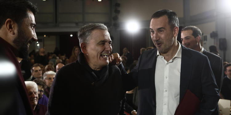 Ένα βήμα πριν την έξοδο από την ΝΕΑΡ ο Αλέξης Χαρίτσης