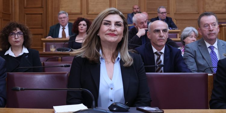 Εξεταστική ΟΠΕΚΕΠΕ: Μέτωπο με τις βουλευτίνες του ΠΑΣΟΚ άνοιξε η Δήμητρα Χαλικιά