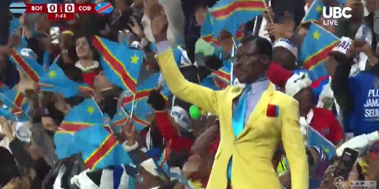 Ο οπαδός – άγαλμα στο Κόπα Άφρικα που έγινε viral: Η ιστορία πίσω από τον «Λουμούμπα»