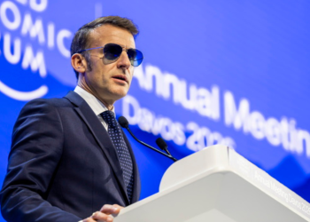 Μακρόν εναντίον Τραμπ: Η Ευρώπη δεν θα υποκύψει στους «νταήδες» (βίντεο)