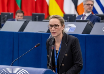 «Ατυχή συμβάντα» οι δολοφονίες της ICE για την ανιψιά της Λεπέν