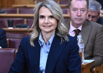 Μιλένα Αποστολάκη: Η κυβέρνηση ανοίγει το δρόμο για αυθαίρετες αυξήσεις στα ασφάλιστρα υγείας