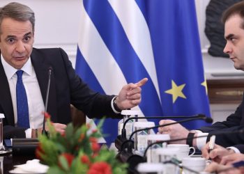 Ο Μητσοτάκης επιστρέφει από τη Μαδρίτη και ενεργοποιεί το plan b για τα μπλόκα