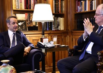 Μητσοτάκης σε Τασούλα: «Να πρυτανεύσει η λογική στις σχέσεις ΕΕ – ΗΠΑ»