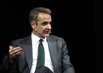 Πώς η βροχή έσωσε τον Μητσοτάκη από το Συμβούλιο Ειρήνης