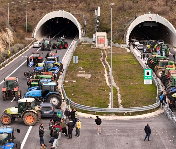 Mπλόκα: 48ωρο «μπλακάουτ» στη χώρα – Ποιοι δρόμοι κλείνουν και πότε (βίντεο)
