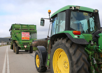 Αγροτικά μπλόκα: Αποχώρησαν τα τρακτέρ από Μάλγαρα, Χαλκηδόνα και Κάστρο (βίντεο)