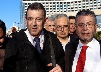 Ο βουλευτής που βανδάλισε την Πινακοθήκη στηρίζει την Καρυστιανού για τις αμβλώσεις