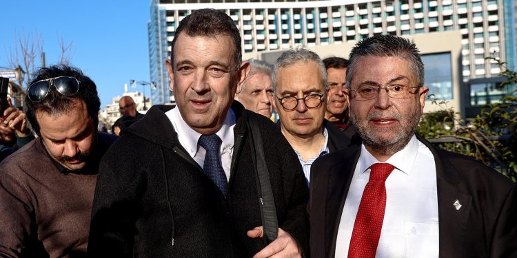 Ο βουλευτής που βανδάλισε την Πινακοθήκη στηρίζει την Καρυστιανού για τις αμβλώσεις