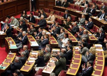 Μπροστά σε κρίσιμες αποφάσεις για το μέλλον του το ΠΑΣΟΚ