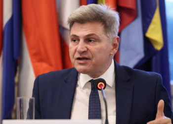 Φαραντούρης: «Είμαι ΣΥΡΙΖΑ»