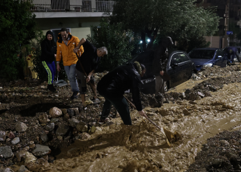 Νεκρή γυναίκα στην Άνω Γλυφάδα: Χτυπήθηκε από όχημα που παρασύρθηκε