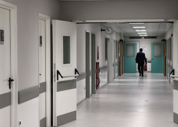 Γρίπη Α: Αυξάνονται απότομα τα κρούσματα – Σε συναγερμό οι υγειονομικές αρχές (βίντεο)