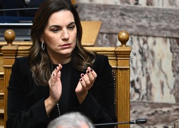 Η απάντηση της Κεφαλογιάννη για τη «φωτογραφική» τροπολογία