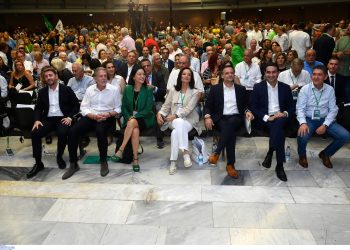 ΠΑΣΟΚ: Εφ’ όπλου λόγχη οι κομματικοί στρατοί ενόψει συνεδρίου