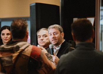 Ξεκίνησαν τις πίτες στο ΠΑΣΟΚ με προεκλογικό φλουρί