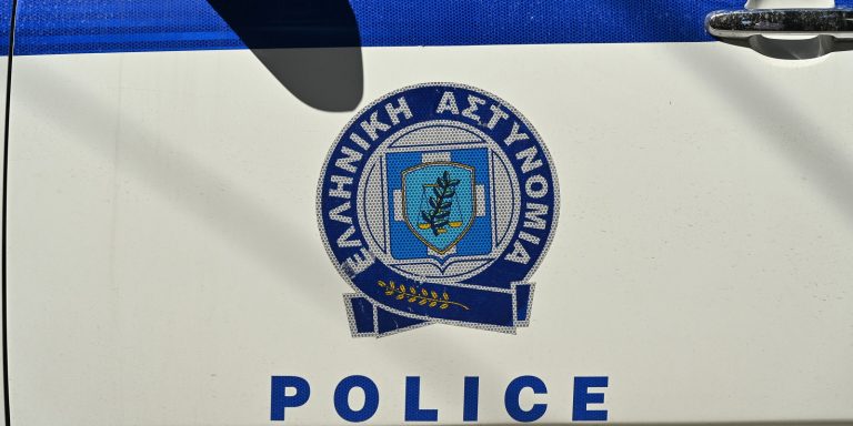 Άγιοι Θεόδωροι: Χωρίς τις αισθήσεις του άνδρας στην εθνική οδό