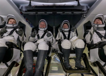 Πίσω στη Γη οι 4 αστροναύτες από τον ISS –  Ανησυχία για την υγεία του ενός (φώτο, βίντεο)