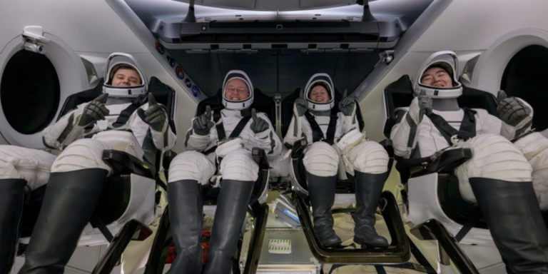 Πίσω στη Γη οι 4 αστροναύτες από τον ISS –  Ανησυχία για την υγεία του ενός (φώτο, βίντεο)