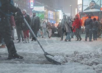 Ιστορική χιονοθύελλα και κύμα ψύχους πλήττουν τις ΗΠΑ – Τουλάχιστον 14 θάνατοι (βίντεο)