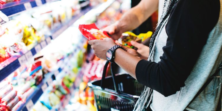 Τι ισχύει με καταστήματα και σούπερ μάρκετ τα Θεοφάνεια