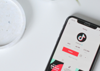 TikTok: Νέοι κανόνες για τους ανήλικους – Φίλτρο θα εντοπίζει χρήστες κάτω των 13 ετών