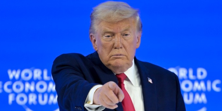 Ξαναζεσταίνει το μέτωπο με το Ιράν ο Τραμπ: «Ναυτική αρμάδα κατευθύνεται στον Περσικό»