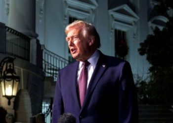 Ο Τραμπ απειλεί το Ιράν ότι οι ΗΠΑ θα “σώσουν” τους διαδηλωτές